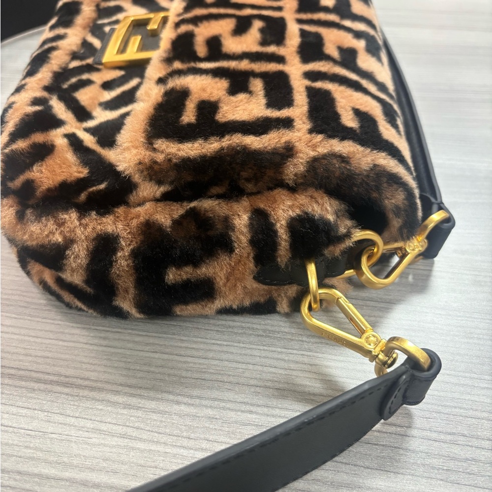 Fendi Shearling Vitello Dolce Marco FF baguette Bag - Picture 4 of 12